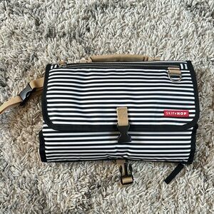 Skip Hop Pronto Baby Changing Station Black/White Stripe